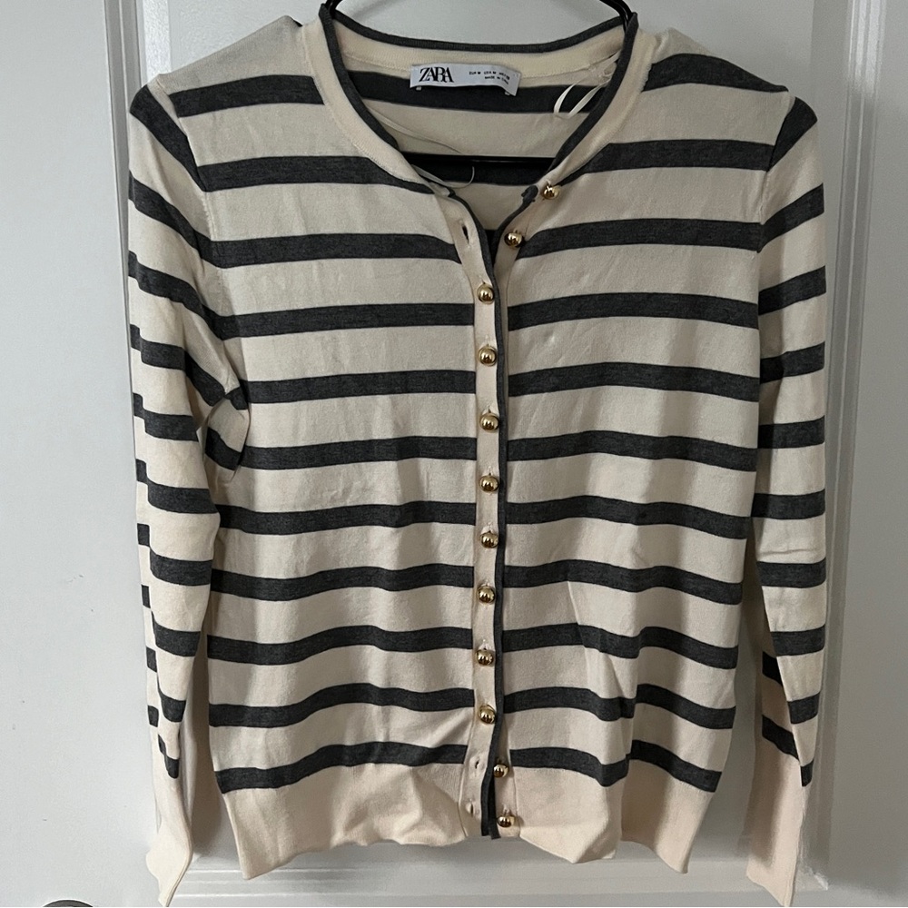 Zara Women's Striped Cream and Black Sweater - M